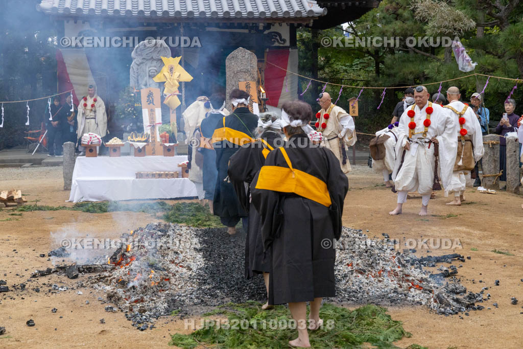 奈良県　薬師寺　天武忌・火渉三昧