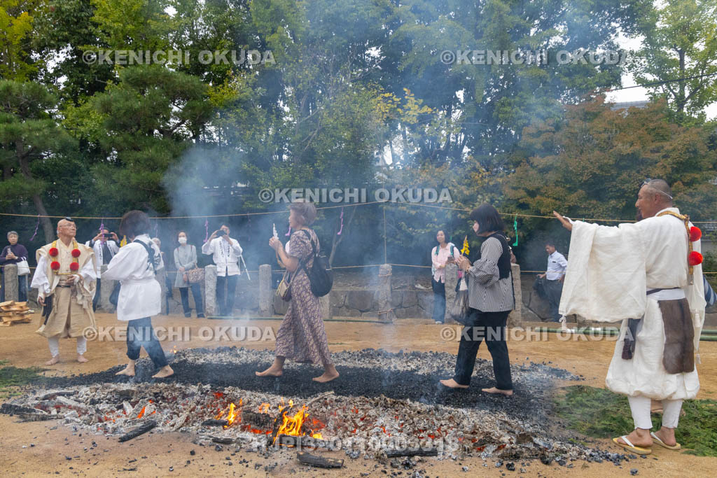 奈良県　薬師寺　天武忌・火渉三昧