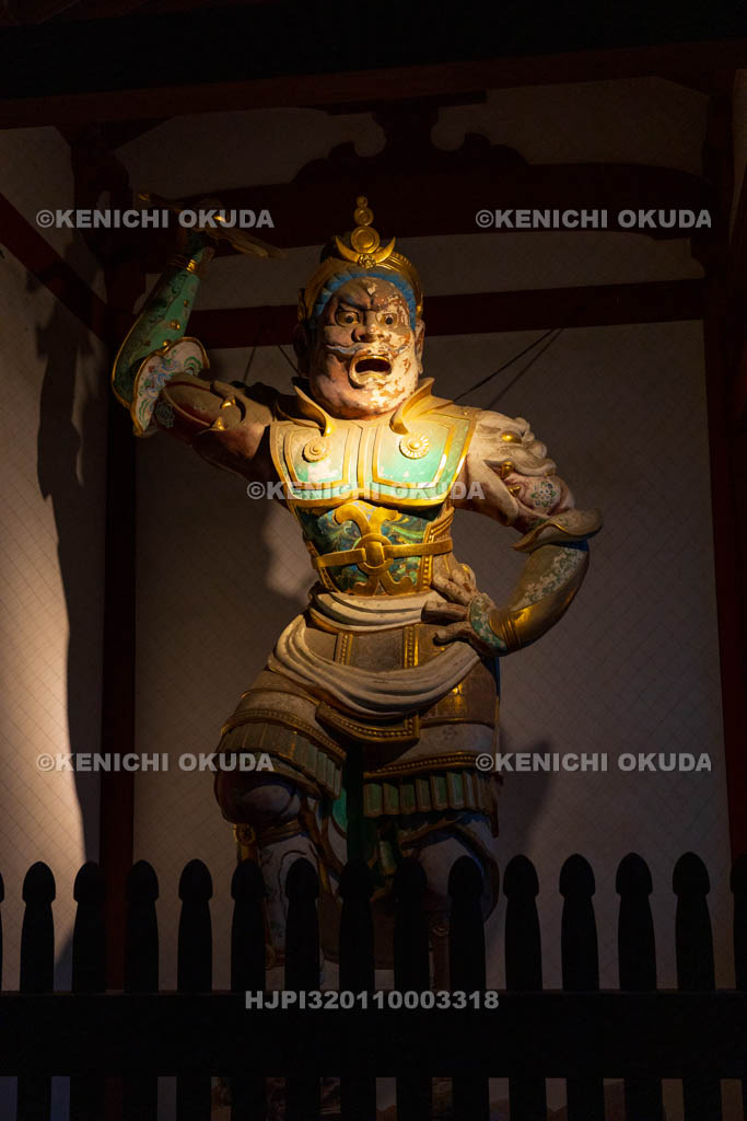 奈良県　薬師寺　中門　二天王像（増長天）