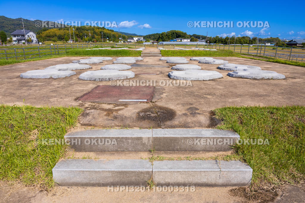 奈良県　中宮寺跡史跡公園　塔跡　金堂跡
