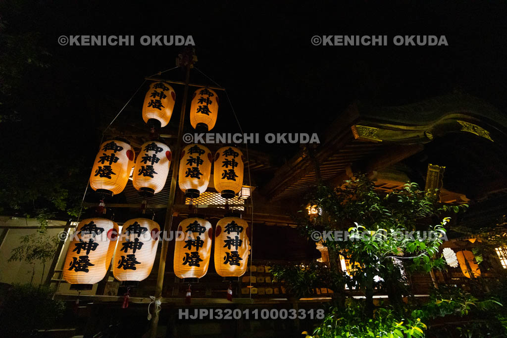 奈良県　葛城一言主神社　座講祭　宵宮祭　ススキ提灯奉納