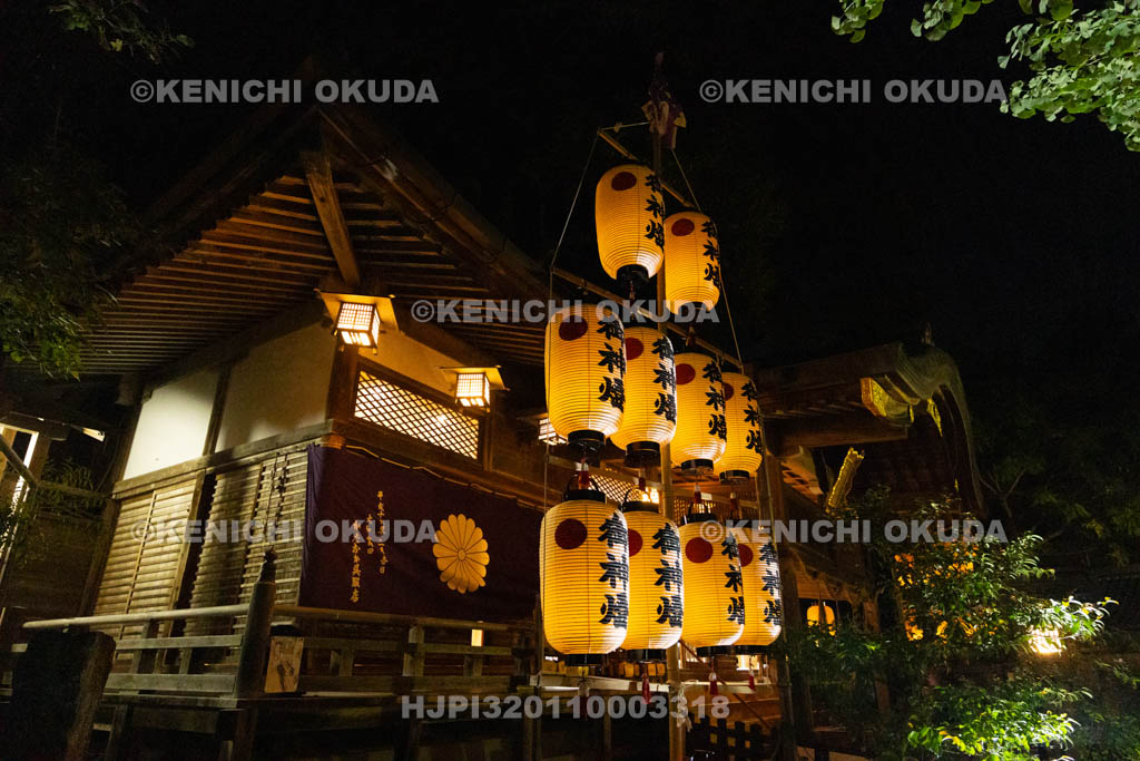 奈良県　葛城一言主神社　座講祭　宵宮祭　ススキ提灯奉納
