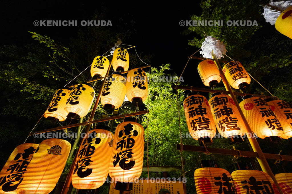 奈良県　葛城一言主神社　座講祭　宵宮祭　ススキ提灯奉納