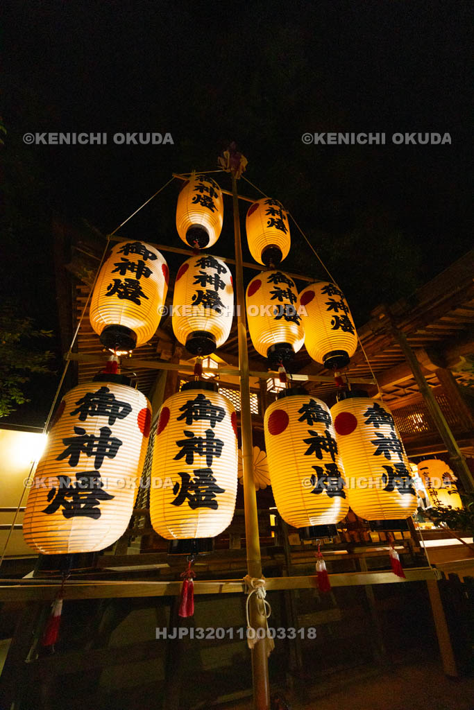 奈良県　葛城一言主神社　座講祭　宵宮祭　ススキ提灯奉納