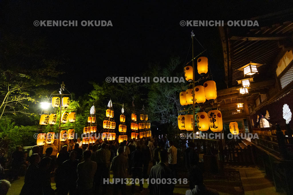 奈良県　葛城一言主神社　座講祭　宵宮祭　ススキ提灯奉納