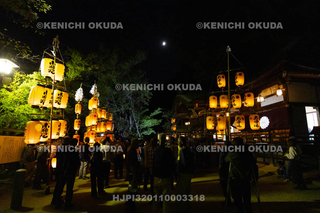 奈良県　葛城一言主神社　座講祭　宵宮祭　ススキ提灯奉納