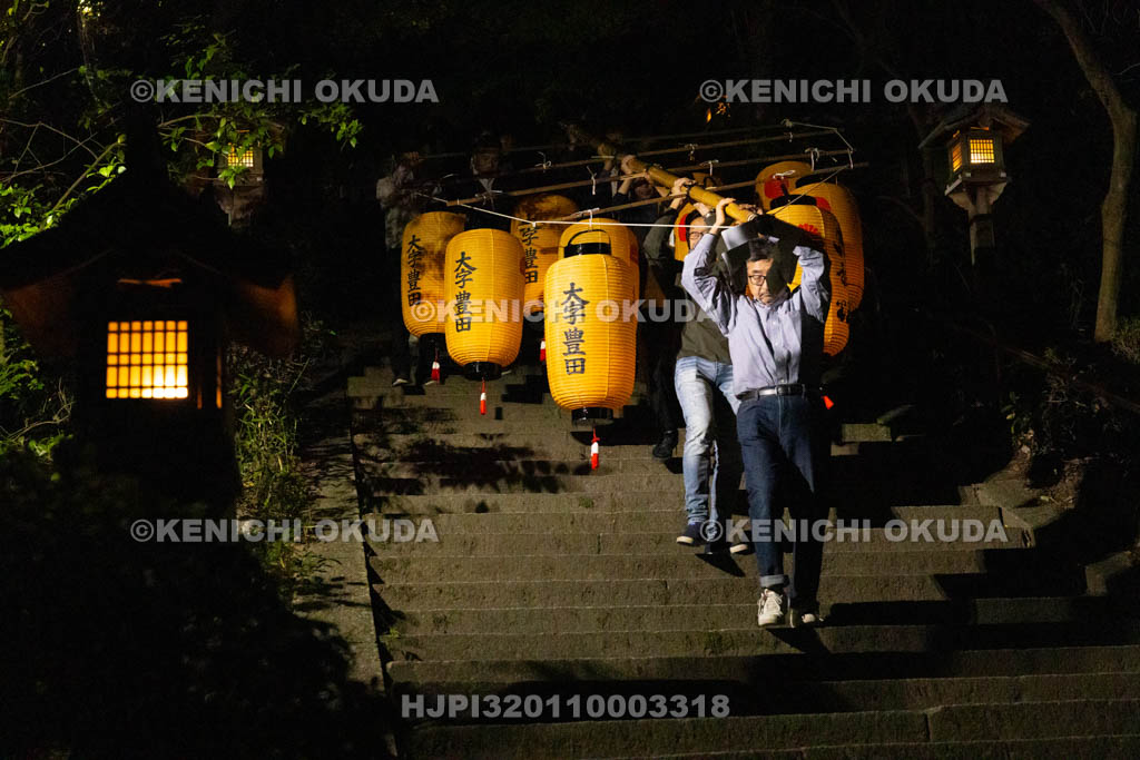 奈良県　葛城一言主神社　座講祭　宵宮祭　ススキ提灯奉納