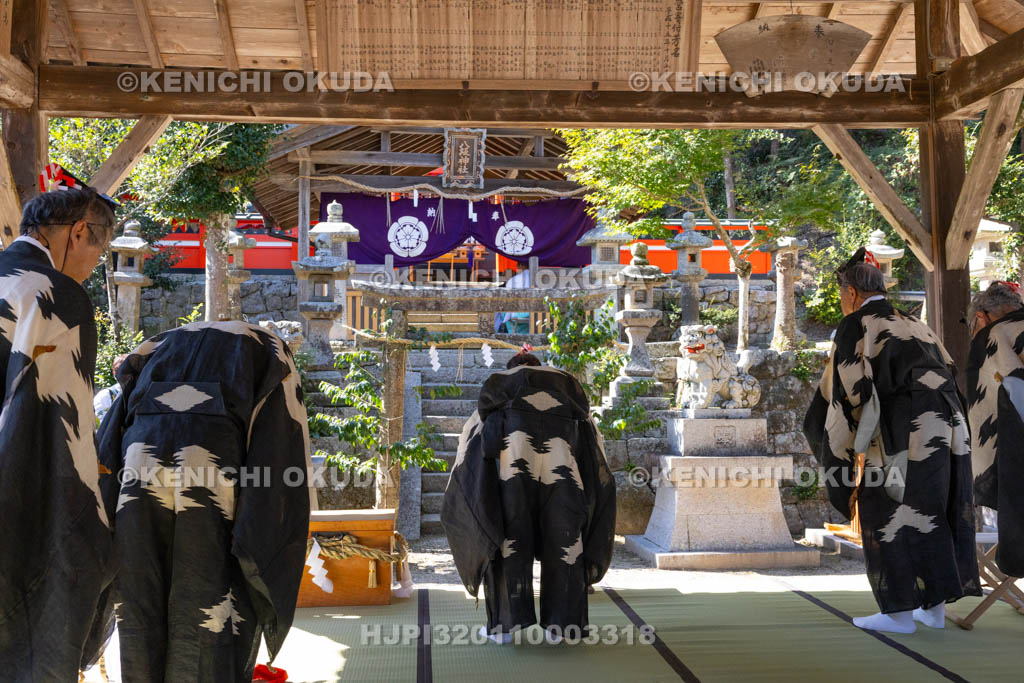 奈良県　柳生八坂神社　例大祭　宮座行事　拝礼