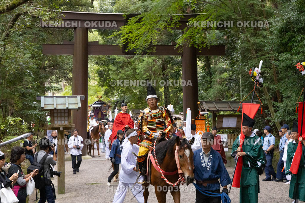 奈良県　石上神宮　ふるまつり　渡御行列進発