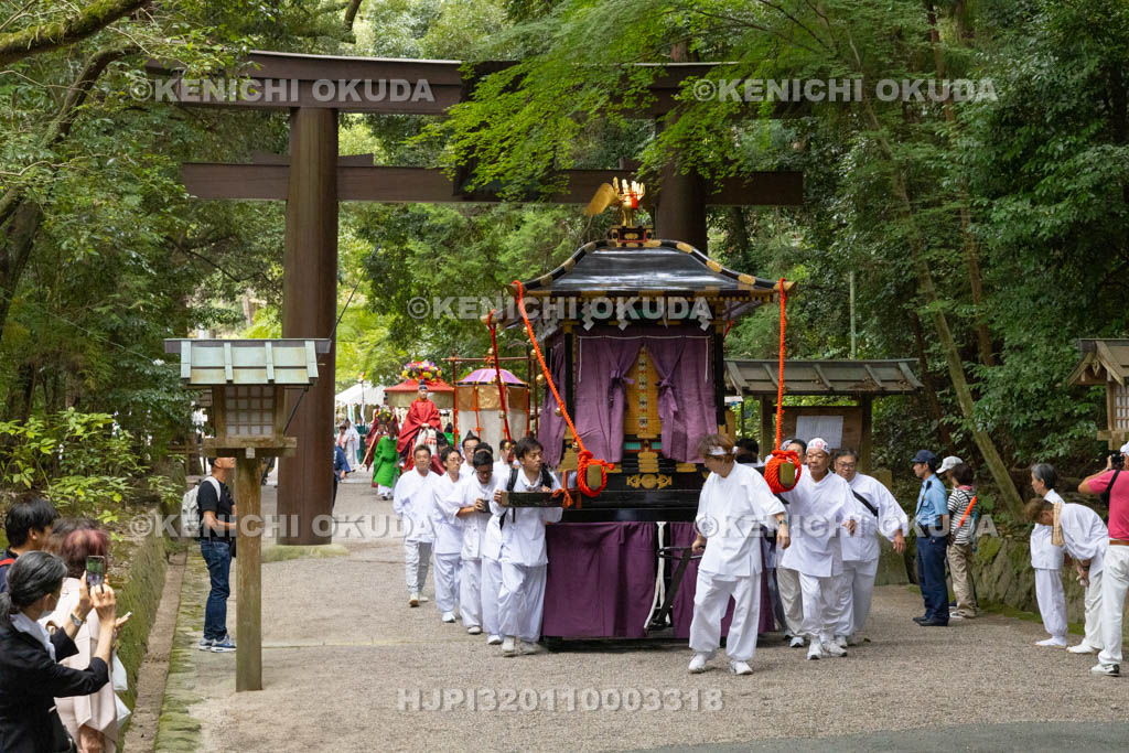奈良県　石上神宮　ふるまつり　渡御行列進発
