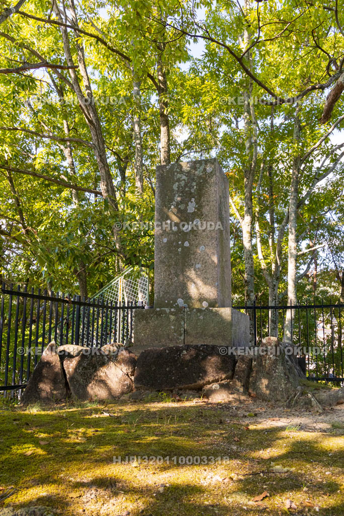 奈良県　美努岡萬墓