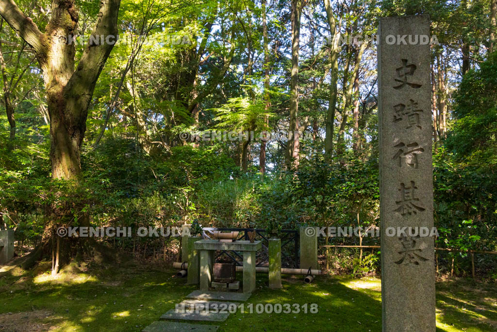 奈良県　竹林寺　行基墓