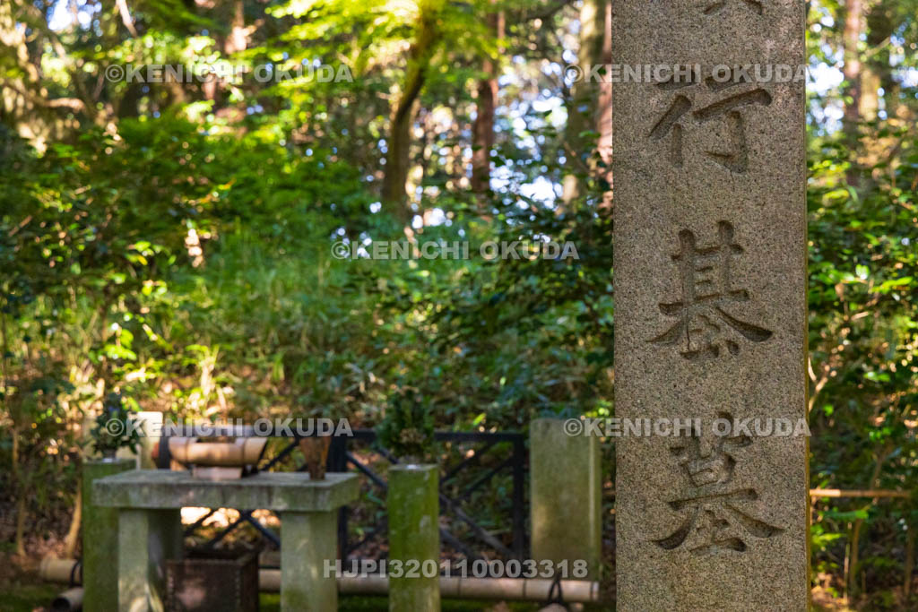 奈良県　竹林寺　行基墓