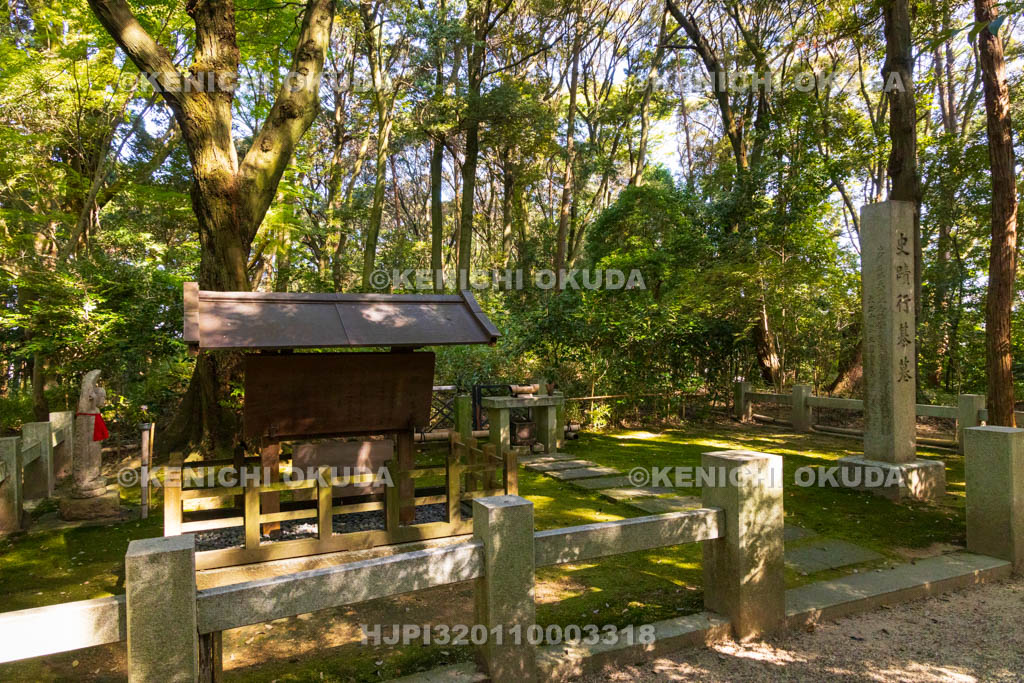 奈良県　竹林寺　行基墓