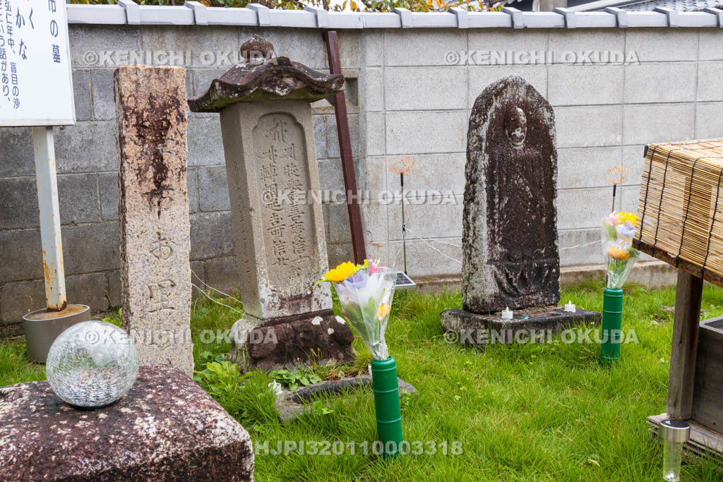 奈良県　信楽寺　お里・沢市の墓