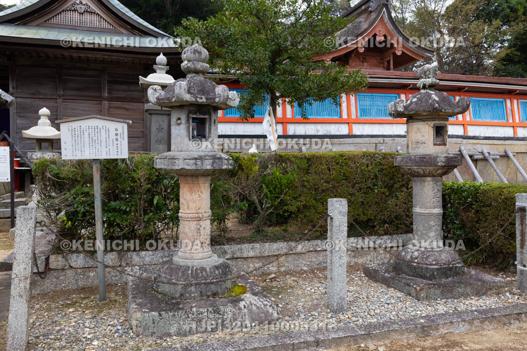 奈良県　神波多神社　石燈籠