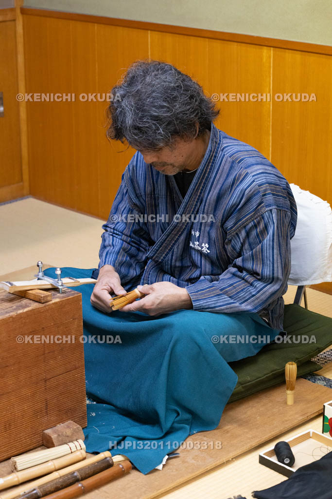 奈良県　高山竹林園　高山茶筌制作実演　「小割」の工程