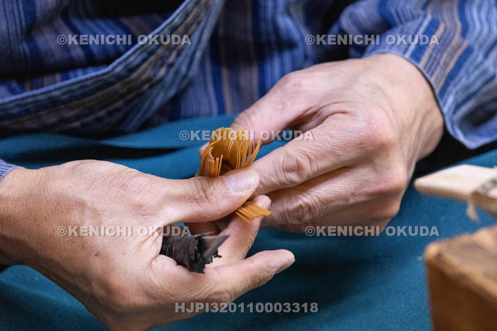 奈良県　高山竹林園　高山茶筌制作実演　「味削」の工程