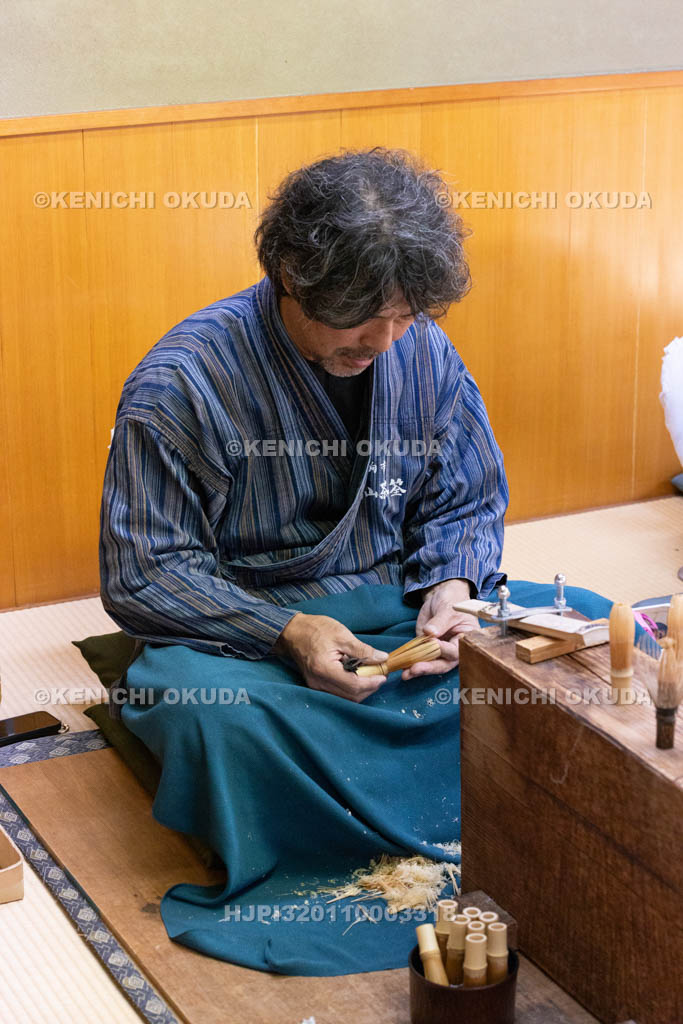 奈良県　高山竹林園　高山茶筌制作実演　「面取り」の工程