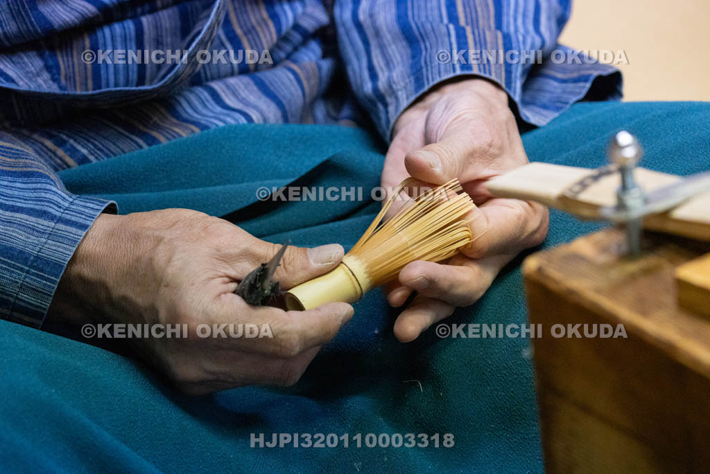 奈良県　高山竹林園　高山茶筌制作実演　「面取り」の工程