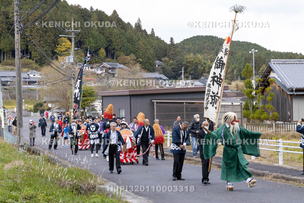 奈良県　下部神社　吐山の太鼓踊り