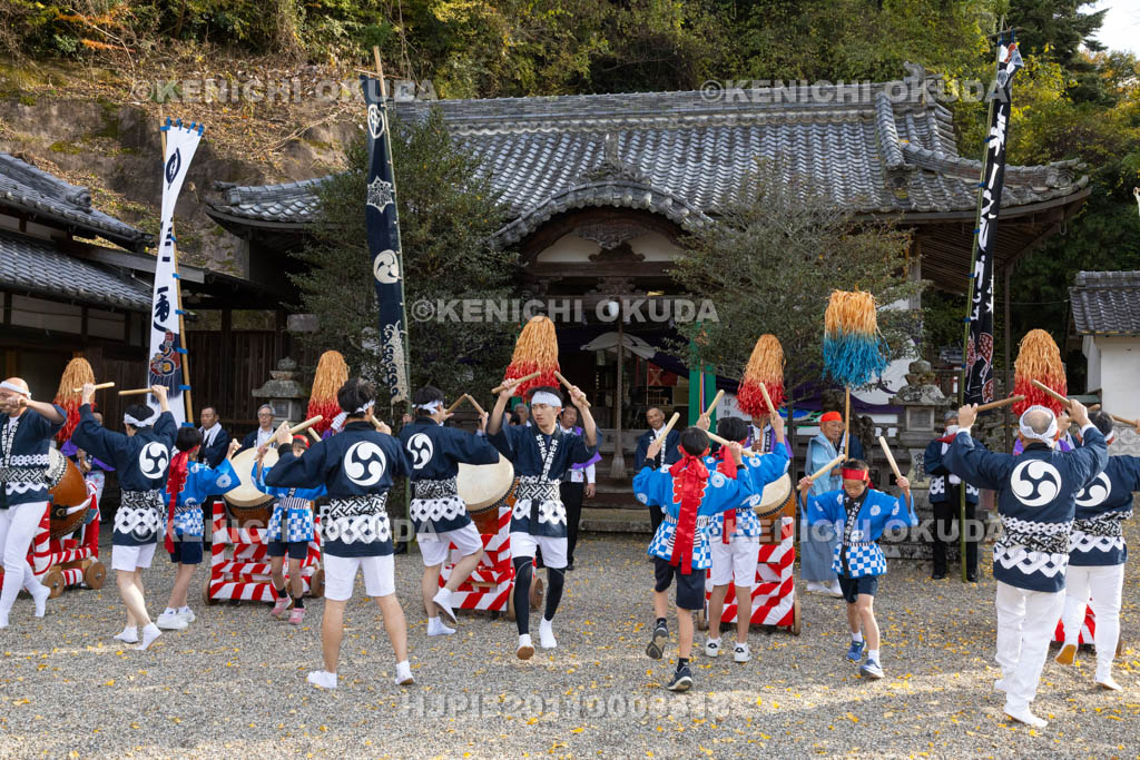 奈良県　下部神社　吐山の太鼓踊り