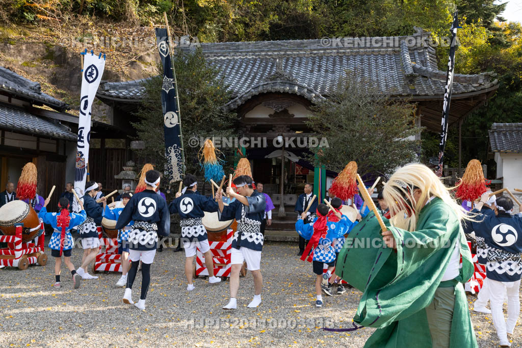 奈良県　下部神社　吐山の太鼓踊り