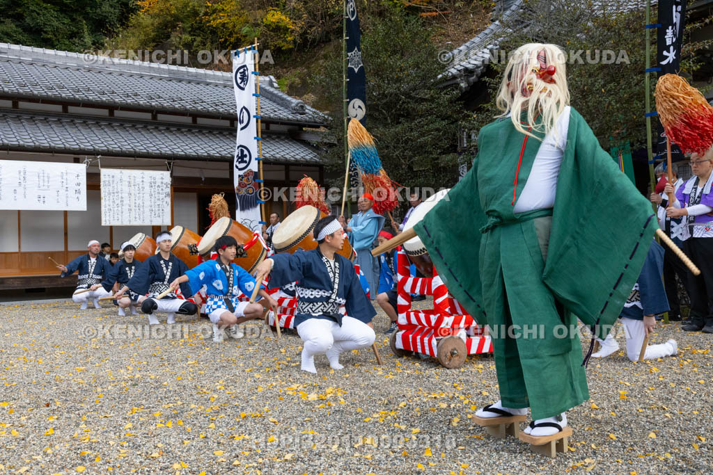 奈良県　下部神社　吐山の太鼓踊り