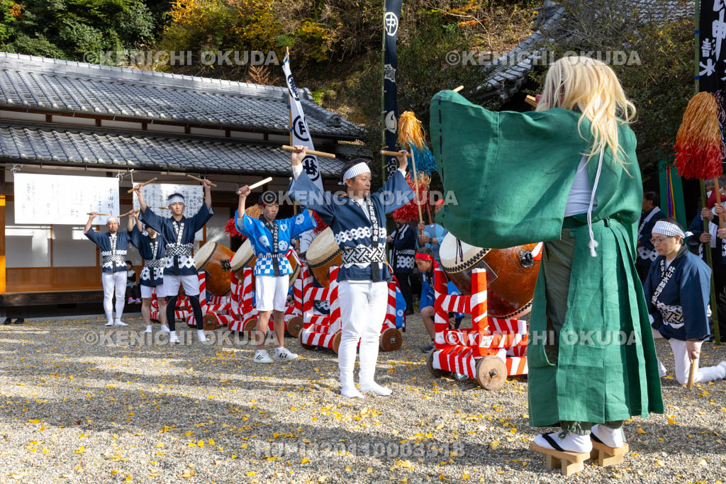 奈良県　下部神社　吐山の太鼓踊り