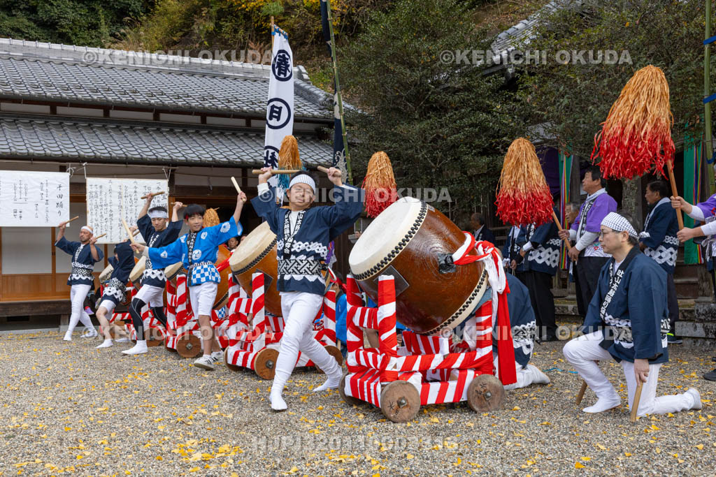 奈良県　下部神社　吐山の太鼓踊り