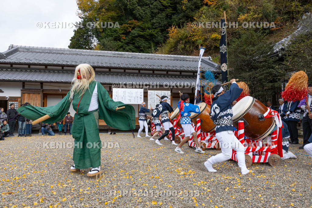 奈良県　下部神社　吐山の太鼓踊り