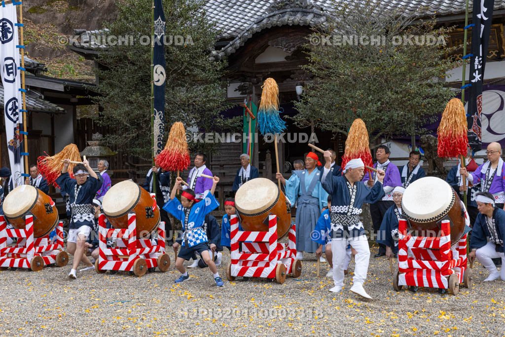奈良県　下部神社　吐山の太鼓踊り