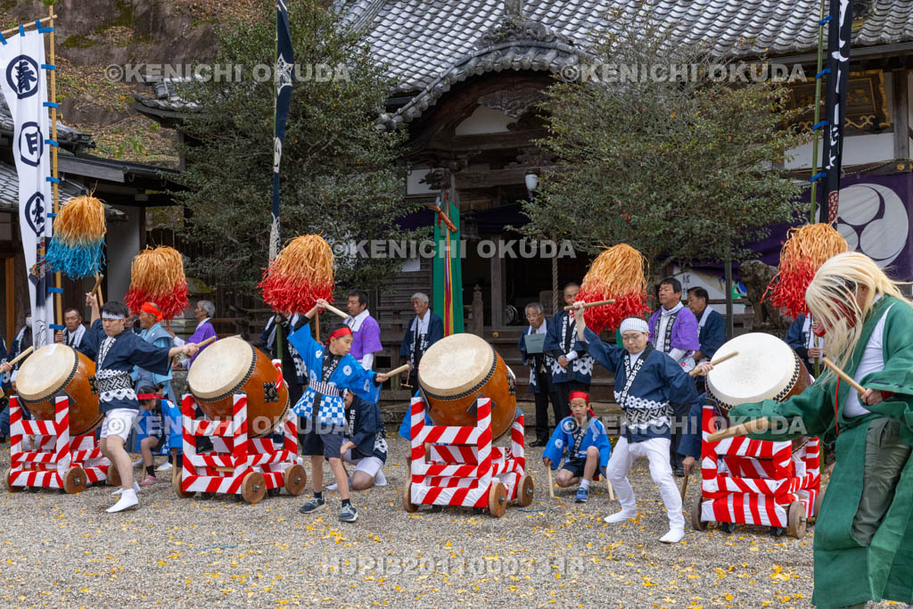 奈良県　下部神社　吐山の太鼓踊り