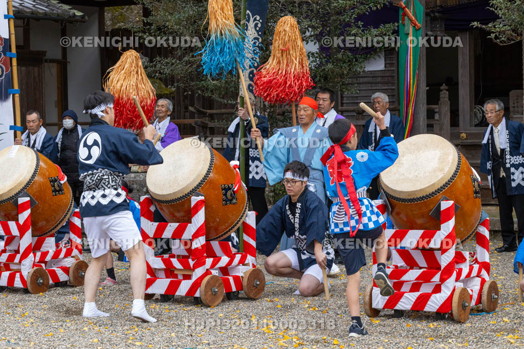奈良県　下部神社　吐山の太鼓踊り