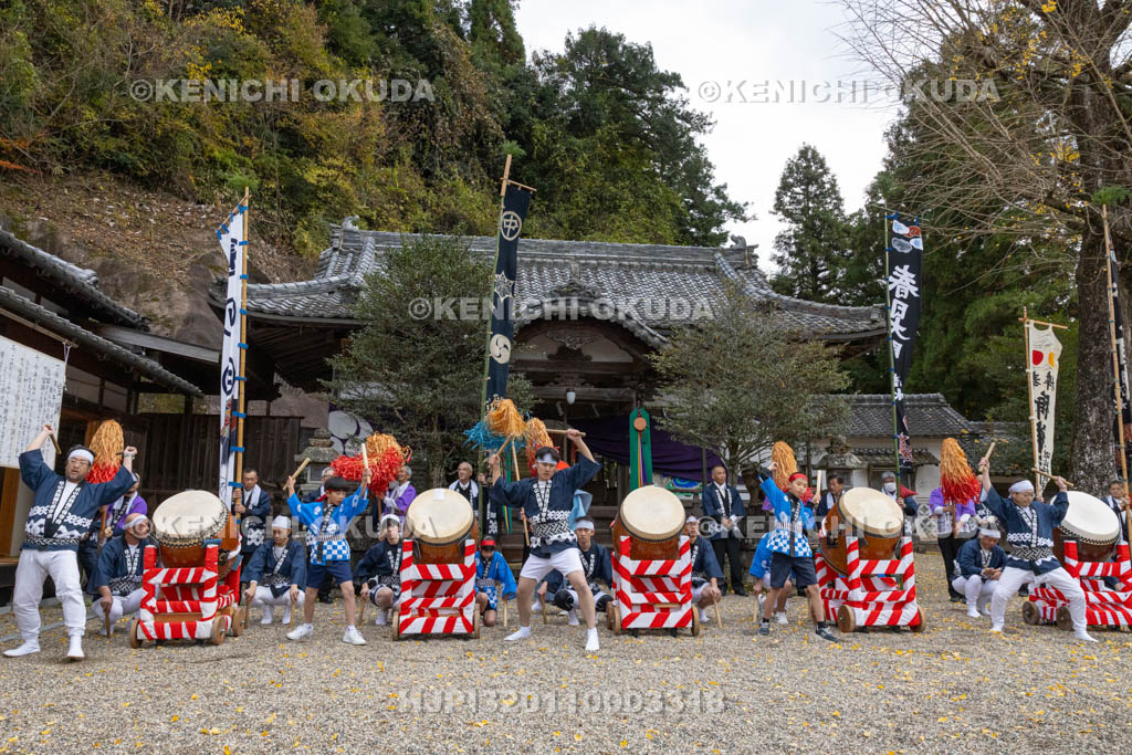 奈良県　下部神社　吐山の太鼓踊り