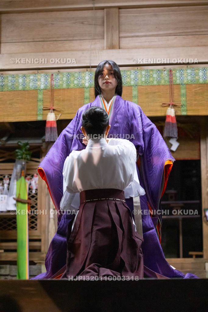 奈良県　等彌神社　十二単公開着装