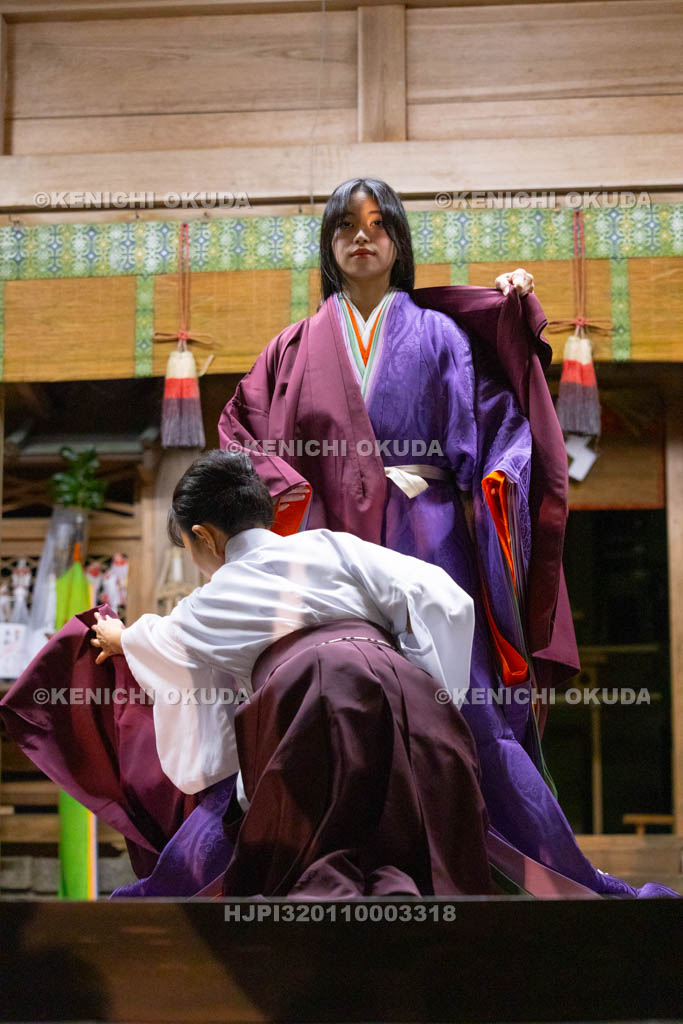 奈良県　等彌神社　十二単公開着装