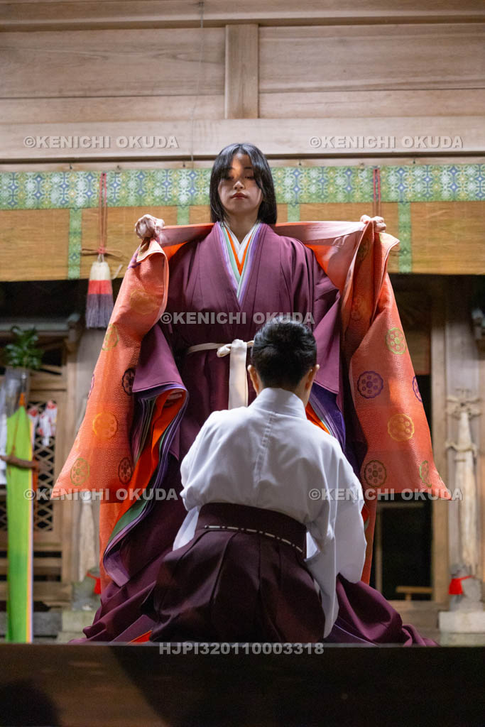 奈良県　等彌神社　十二単公開着装