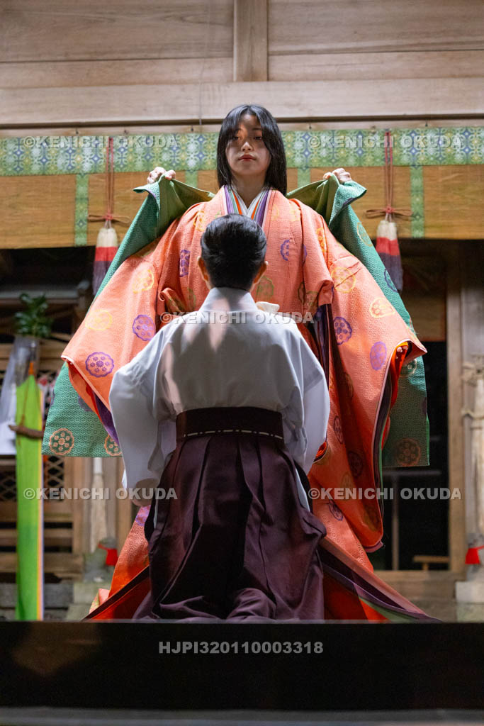 奈良県　等彌神社　十二単公開着装