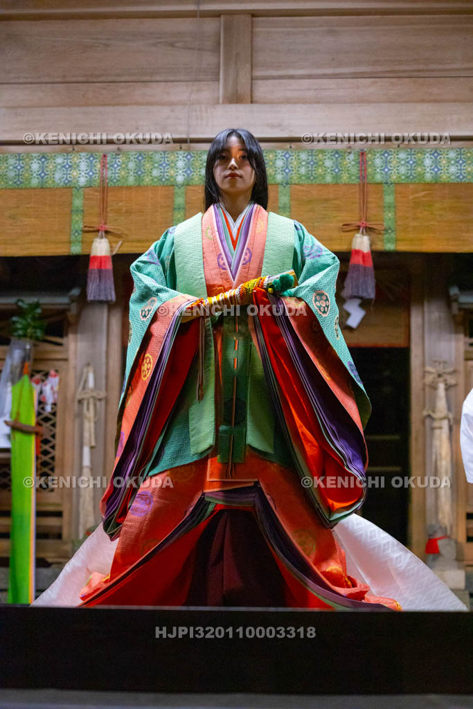 奈良県　等彌神社　十二単公開着装