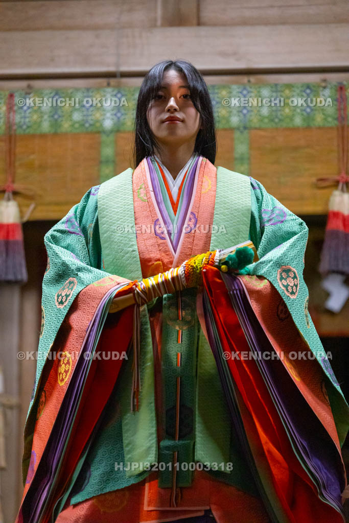 奈良県　等彌神社　十二単公開着装