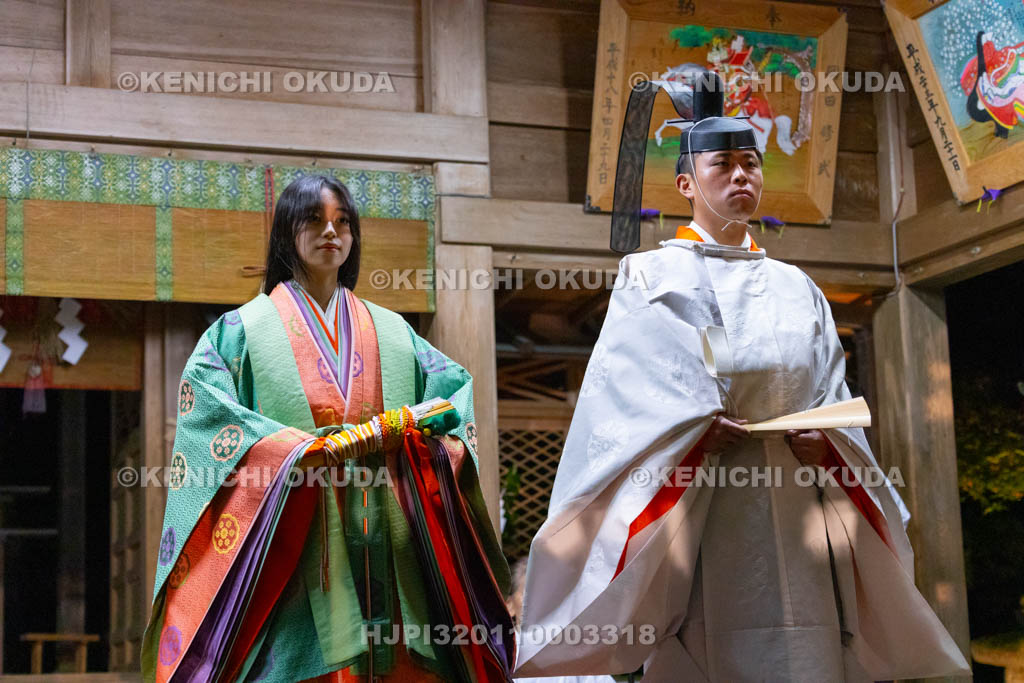 奈良県　等彌神社　十二単公開着装