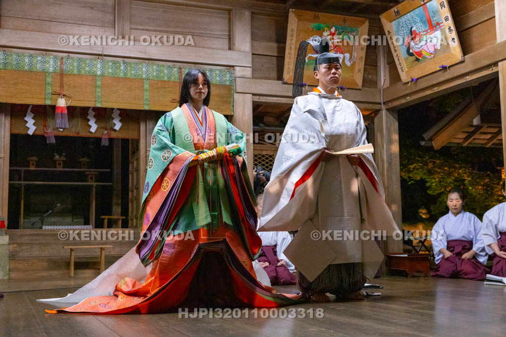 奈良県　等彌神社　十二単公開着装