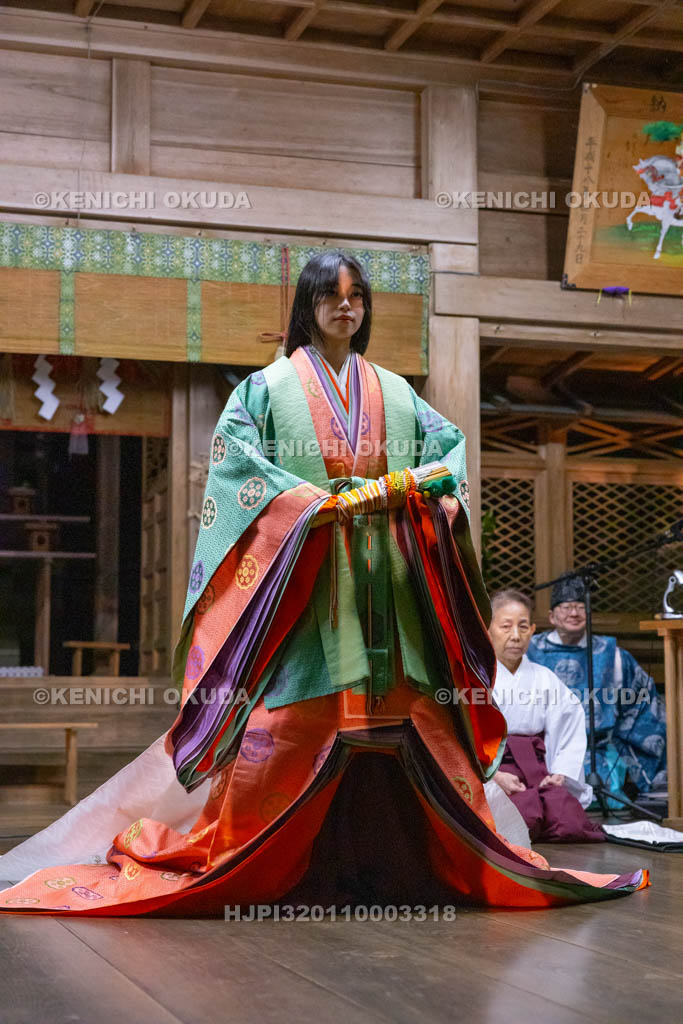 奈良県　等彌神社　十二単公開着装