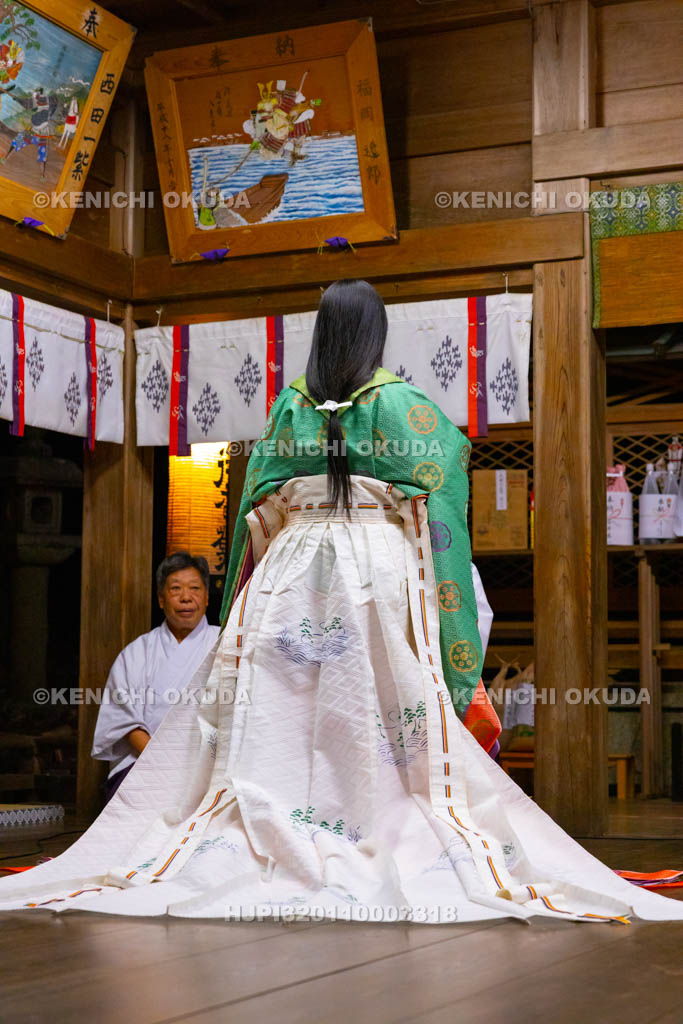 奈良県　等彌神社　十二単公開着装