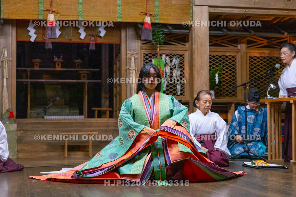 奈良県　等彌神社　十二単公開着装