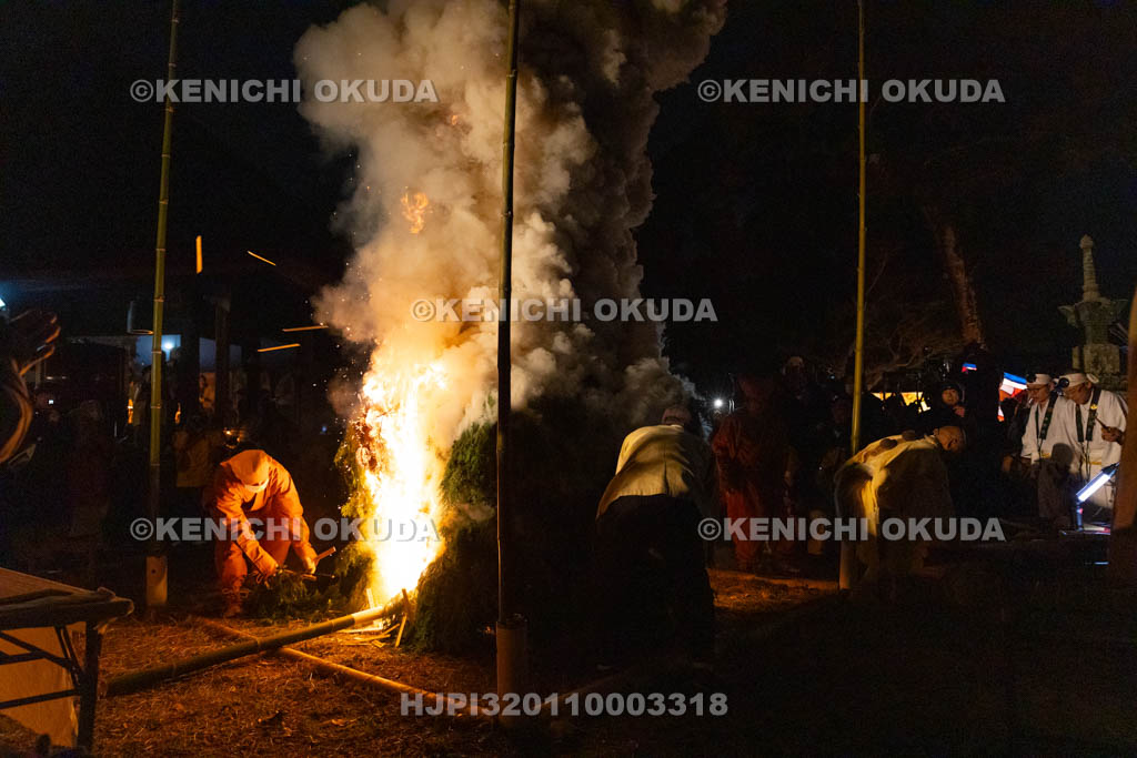 奈良県　念仏寺　陀々堂の鬼はしり　柴灯護摩供