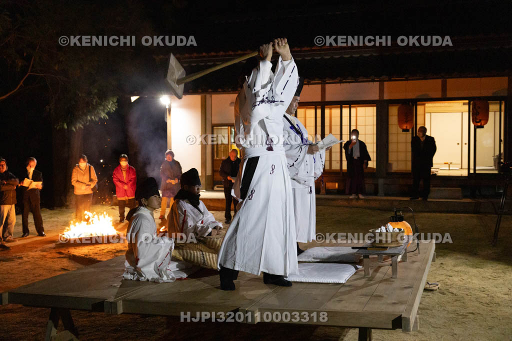 奈良県　平尾のオンダ　鍬初め
