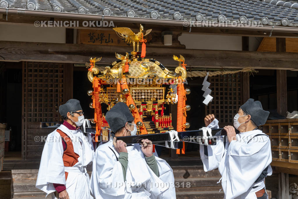 奈良県　笠山荒神社　新春荒神大祭　神輿渡御
