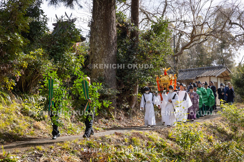 奈良県　笠山荒神社　新春荒神大祭　神輿渡御